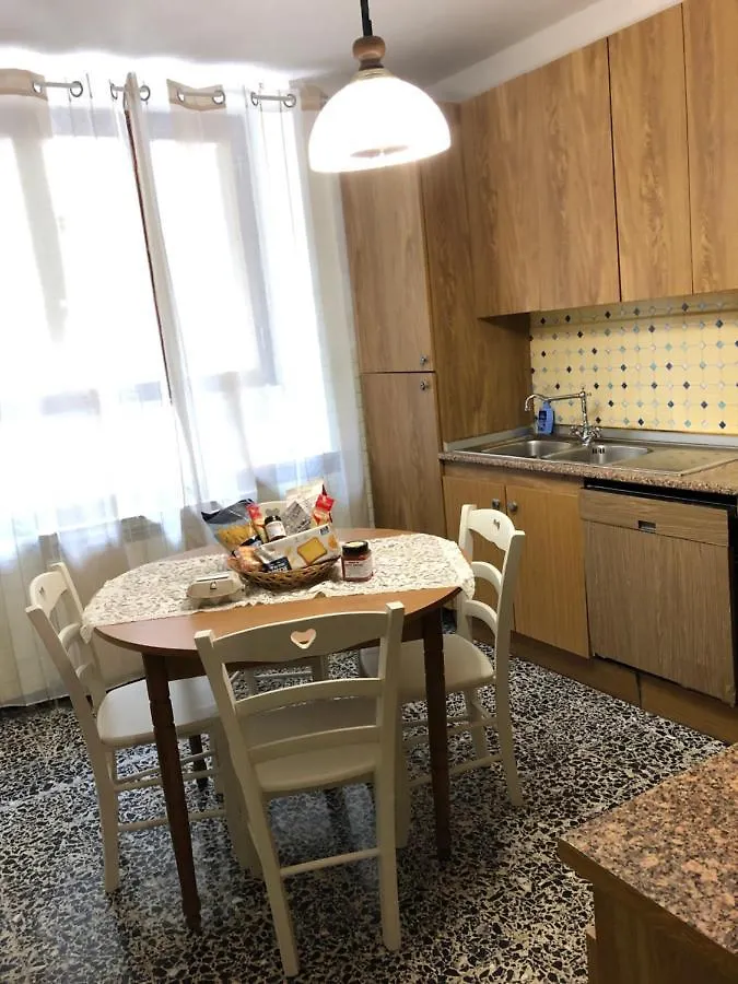 Home Holidays Crasciana, con terrazza vista sulle Alpi Apuane. 0*, Crasciana Italia