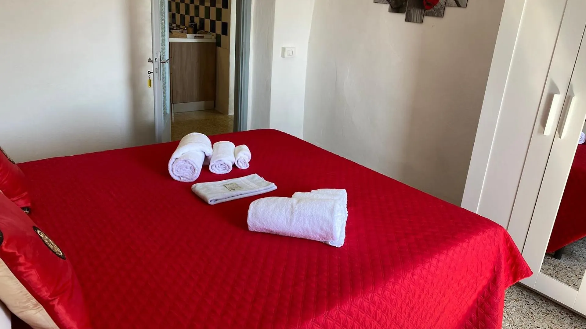 Casa vacanze Home Holidays Crasciana, con terrazza vista sulle Alpi Apuane.