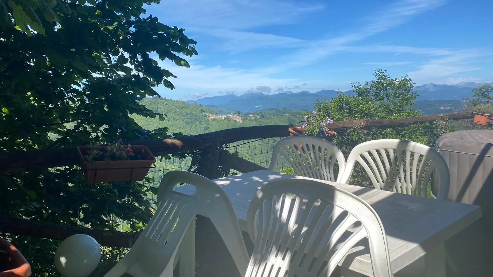 Home Holidays Crasciana, con terrazza vista sulle Alpi Apuane. 0*, Crasciana Italia