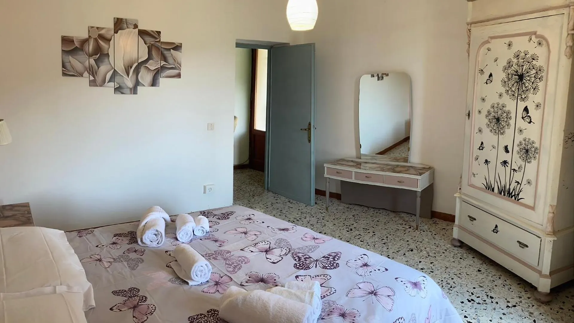 Home Holidays Crasciana, con terrazza vista sulle Alpi Apuane. Casa vacanze Crasciana