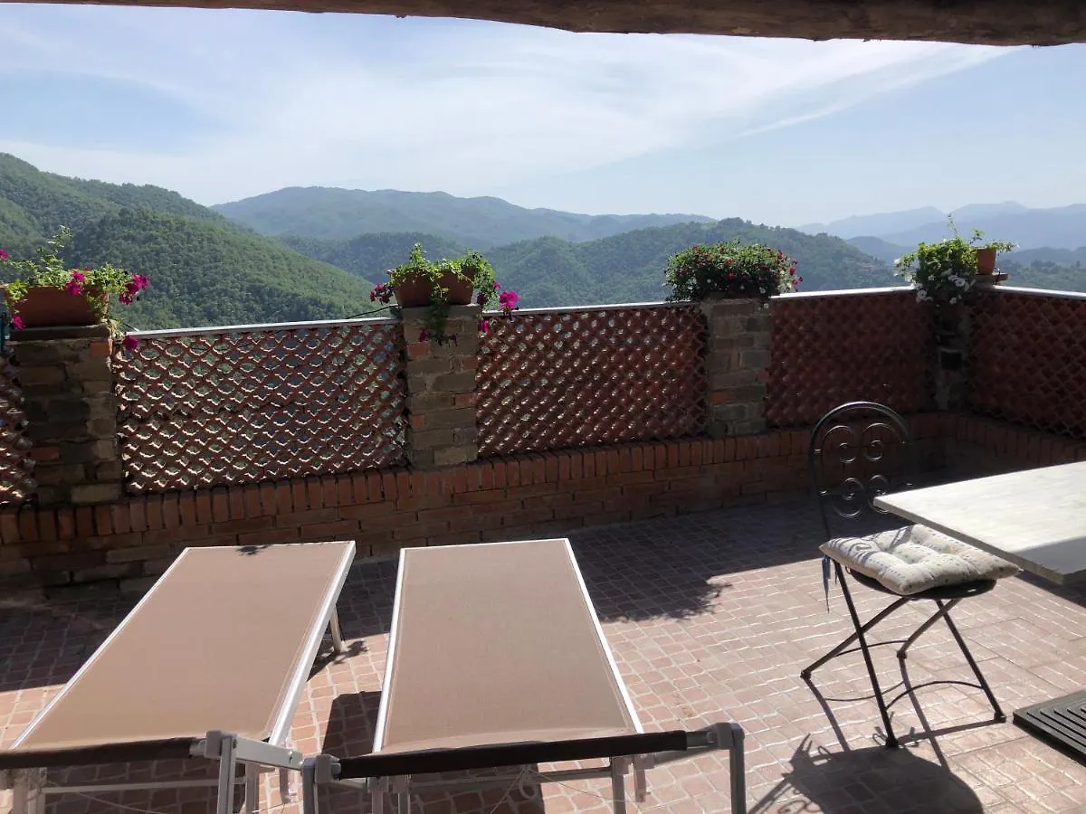 Home Holidays Crasciana, Con Terrazza Vista Sulle Alpi Apuane.