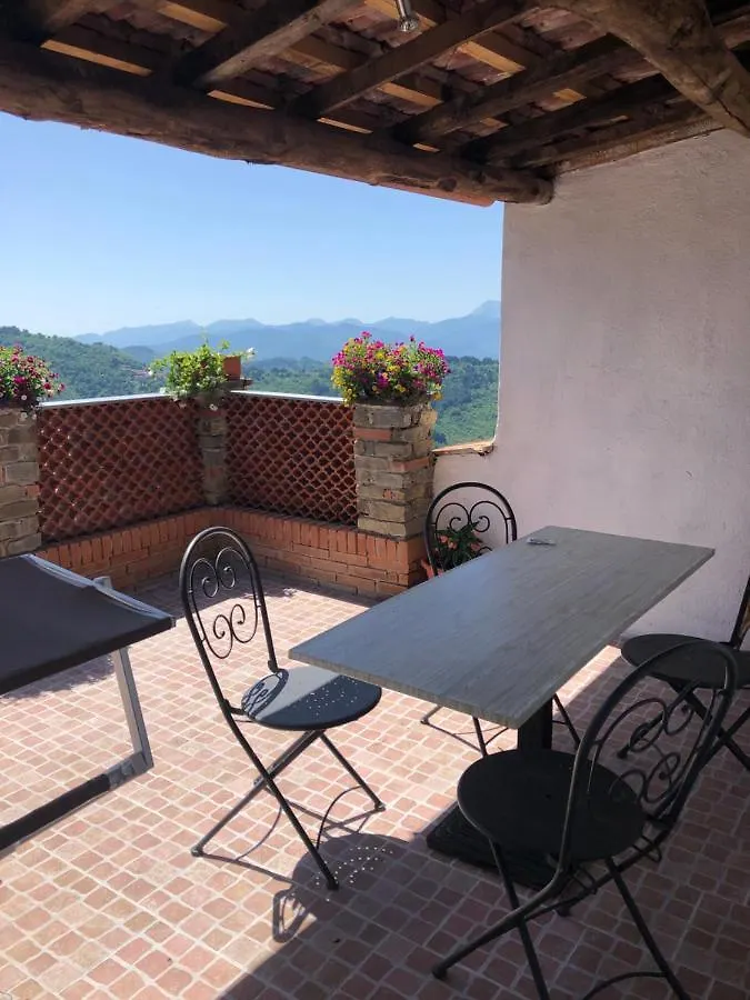 Home Holidays Crasciana, Con Terrazza Vista Sulle Alpi Apuane. Italy