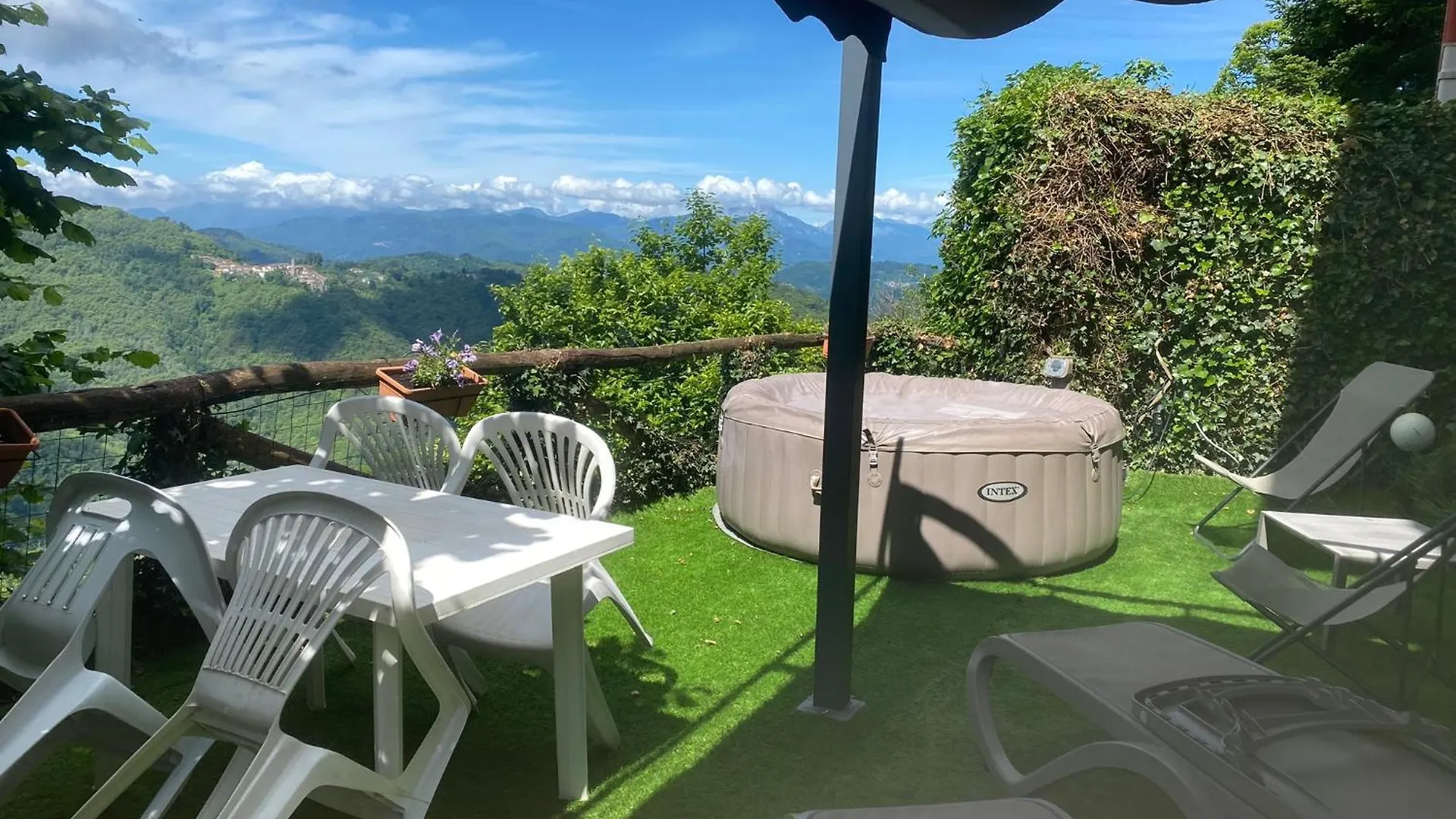 Home Holidays Crasciana, Con Terrazza Vista Sulle Alpi Apuane. Italy