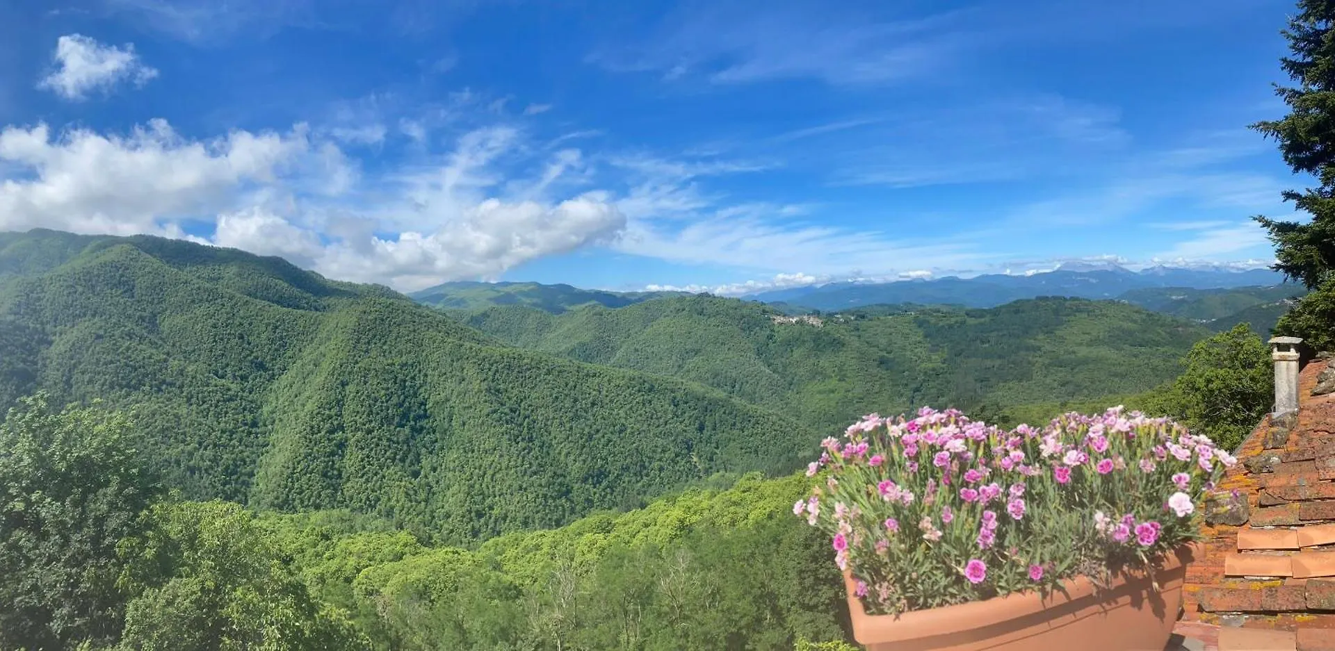 Holiday home Home Holidays Crasciana, Con Terrazza Vista Sulle Alpi Apuane. Italy