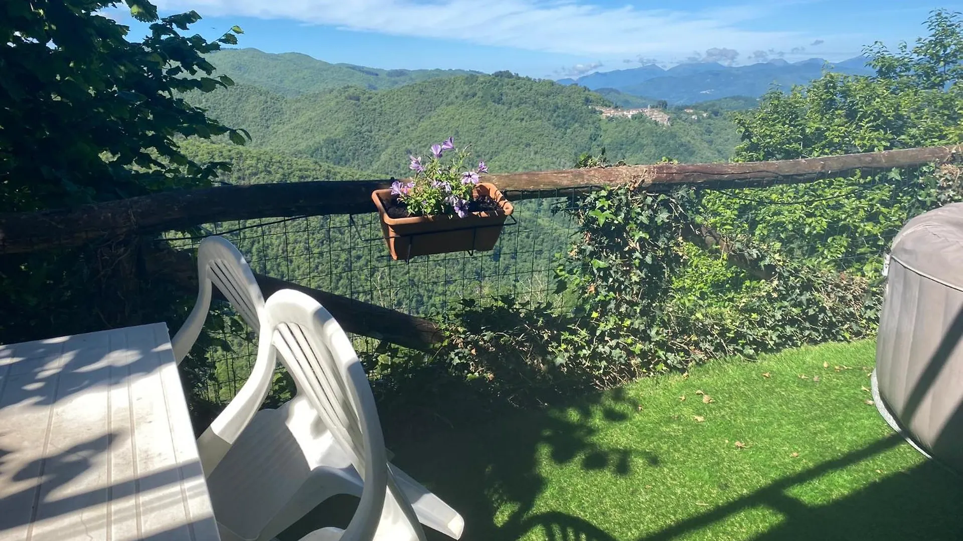 Home Holidays Crasciana, Con Terrazza Vista Sulle Alpi Apuane. Holiday home